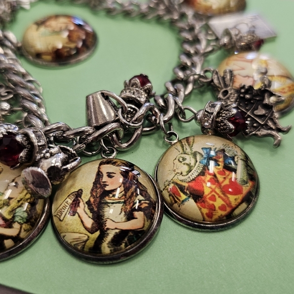 Vintage, Charm, Bracelet, Alice, Wonderland, Design, Vintage, Jewelry, Rabbit - Picture 1 of 8